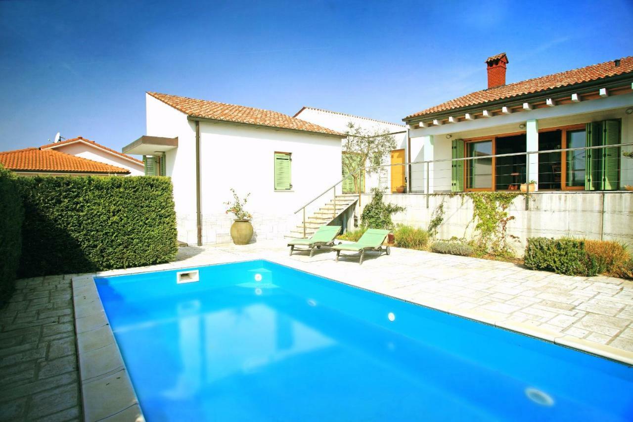 Spacious Villa In Parecag With A Swimming Pool Sečovlje Exterior foto